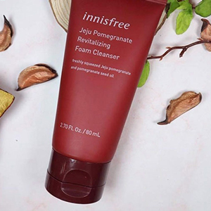 Innisfree Jeju Pomegranate Revitalizaing Foam Cleanser